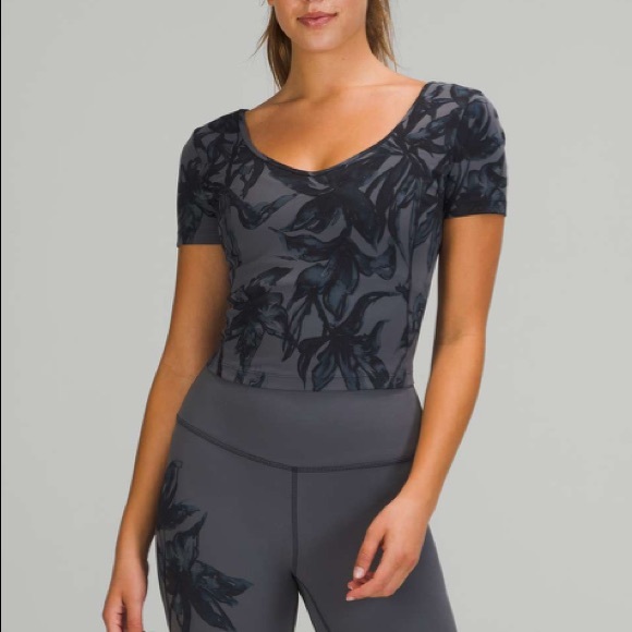 Lululemon Align Tee in Botanical Bloom Anchor Multi - Picture 1 of 10